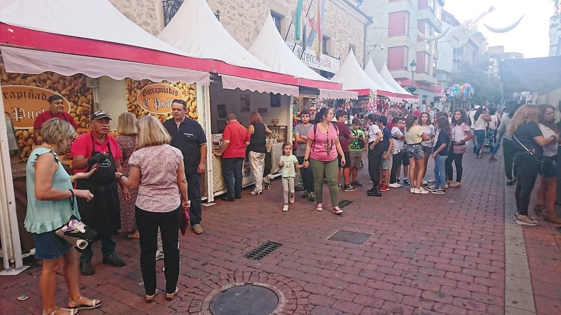 Mucho calor y mucho público en la calle, en las plazas, en bares y en terrazas y en la mayoría de las actividades realizadas. Así se podrían resumir, a grandes rasgos, las fiestas de San Miguel, aunque lógicamente cada uno hará su propio balance en función de lo que haya disfrutado. Porque también hay quien se queja del exceso de ruidos, de la acumulación de basuras y de la falta de civismo. Repasamos las fiestas en casi 30 fotografías, aunque podrían ser muchas más.