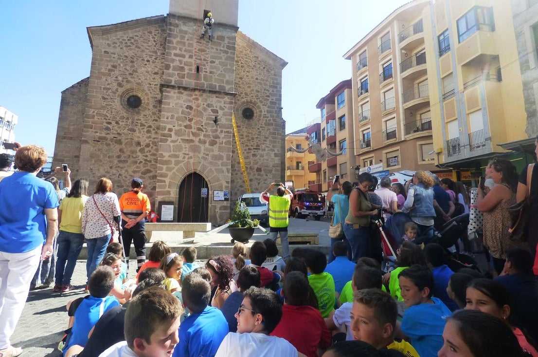 Mucho calor y mucho público en la calle, en las plazas, en bares y en terrazas y en la mayoría de las actividades realizadas. Así se podrían resumir, a grandes rasgos, las fiestas de San Miguel, aunque lógicamente cada uno hará su propio balance en función de lo que haya disfrutado. Porque también hay quien se queja del exceso de ruidos, de la acumulación de basuras y de la falta de civismo. Repasamos las fiestas en casi 30 fotografías, aunque podrían ser muchas más.
