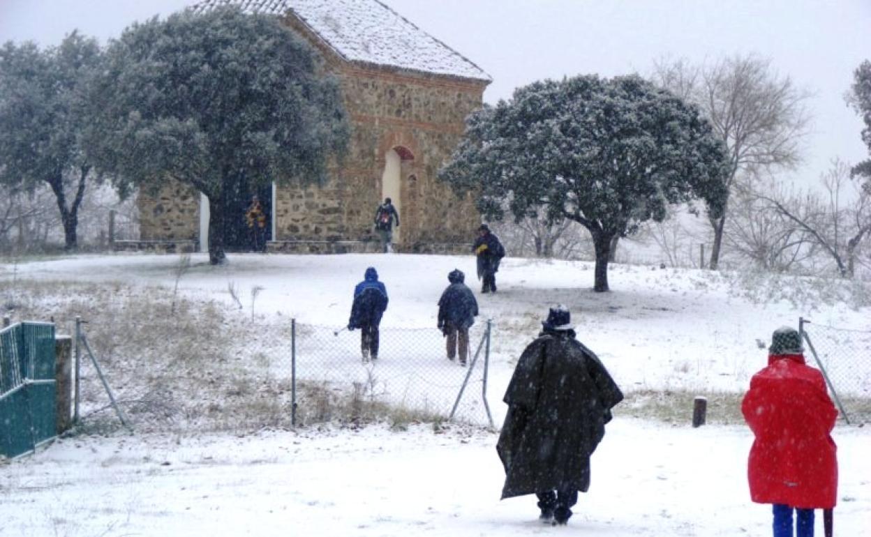 Ruta con abundante nieve en el entorno de Guadalupe 