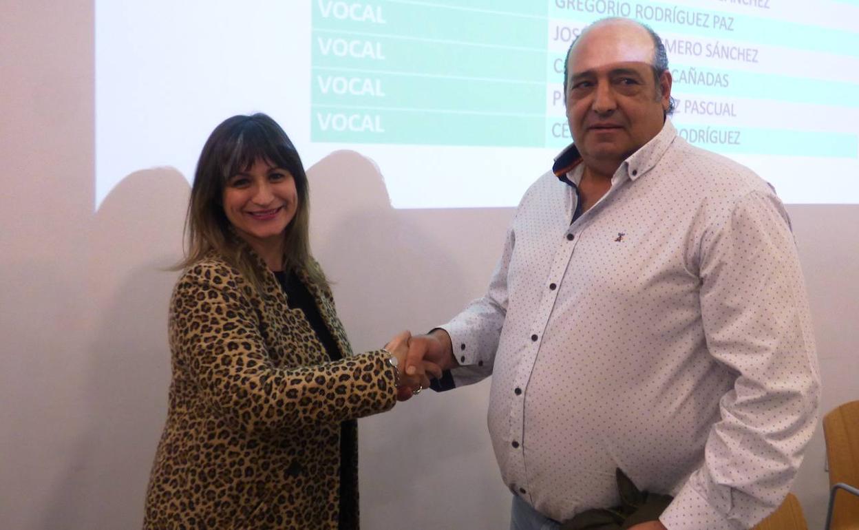 Raquel Medina y Raúl Miranda, presidentes entrante y saliente 