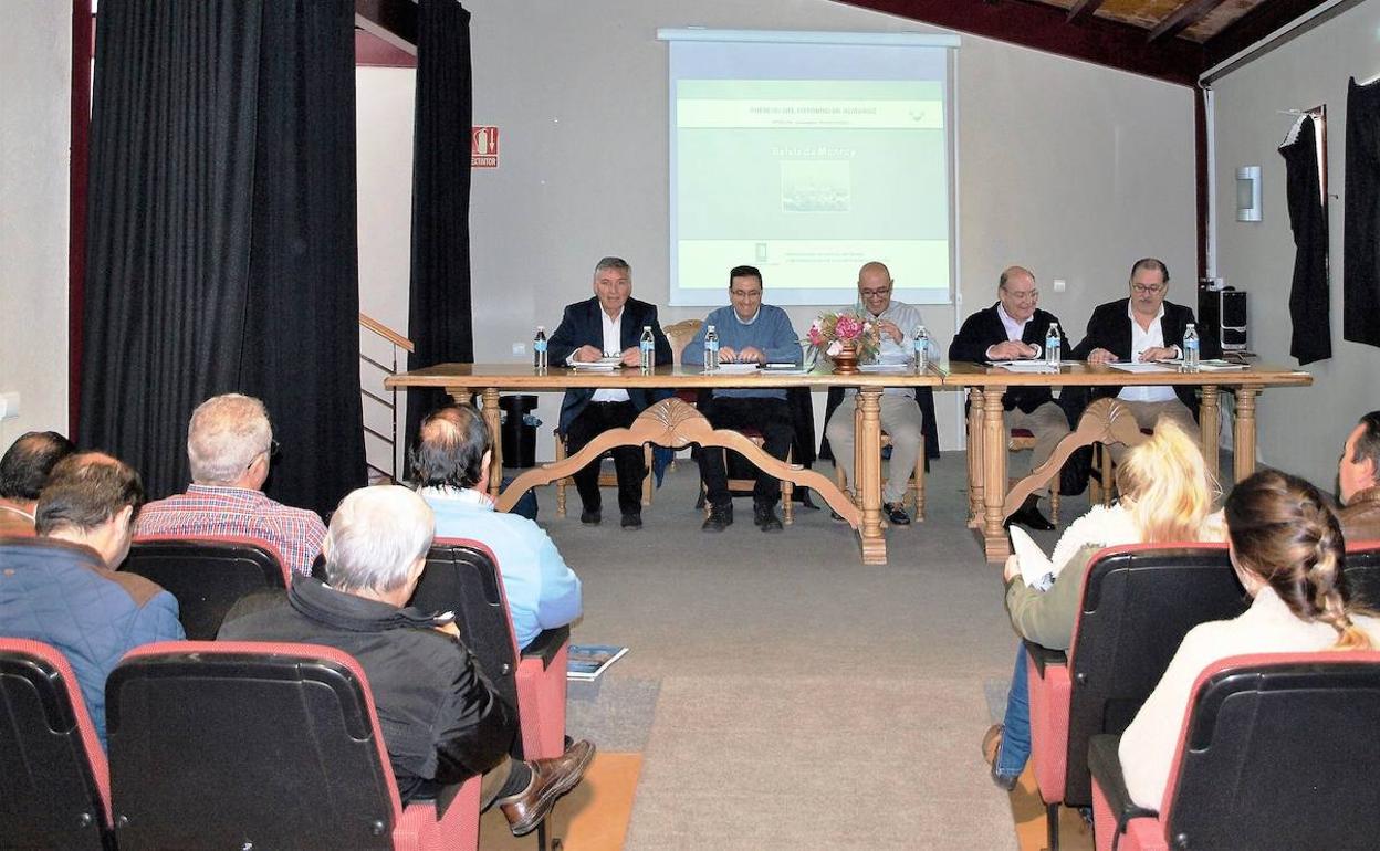 La preocupación por el empleo crece entre los alcaldes del entorno ante el futuro de la CNA
