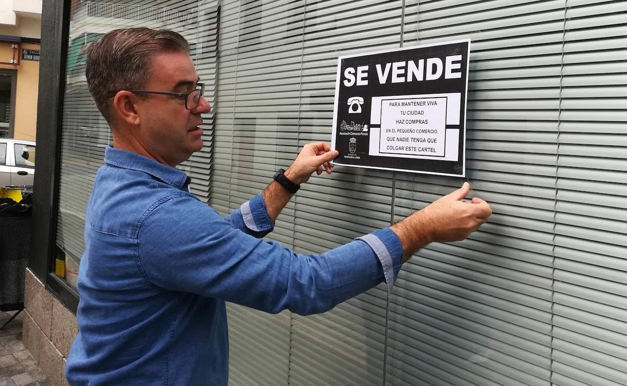 Uno de los comerciantes que se han sumado a la venta simbólica 
