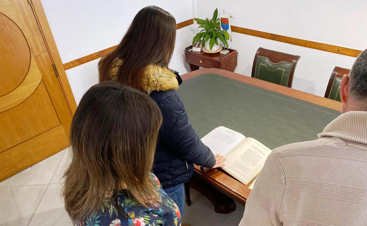 Toma de posesión en el despacho de alcaldía 