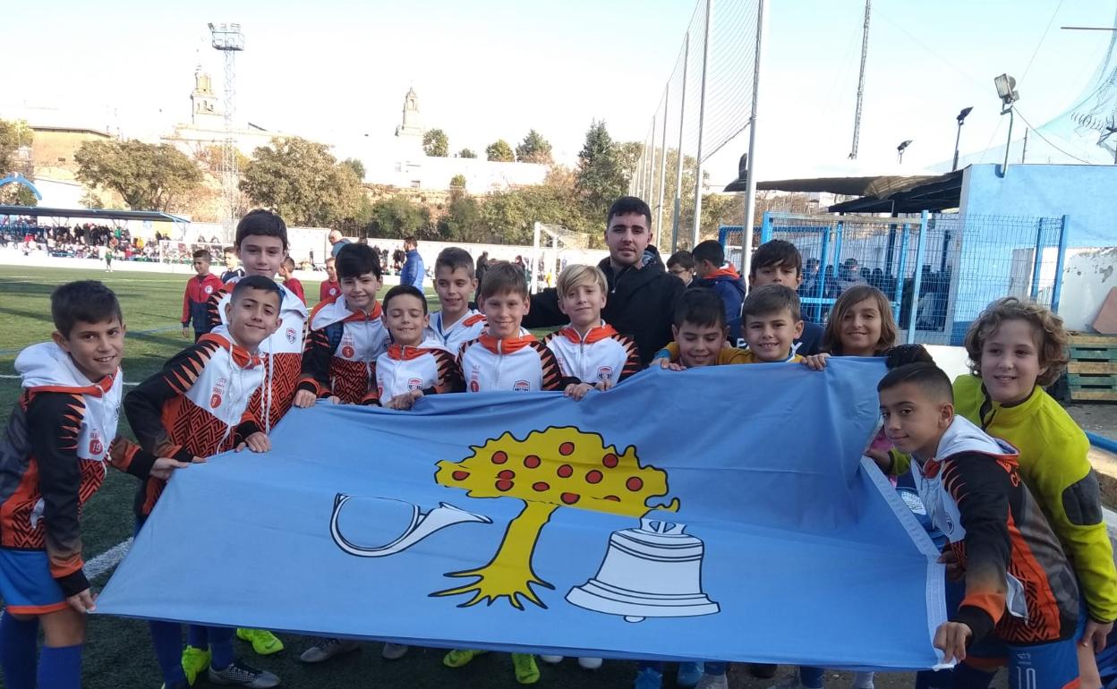 Benjamines y alevines de la E. F. Campo Arañuelo representan al fútbol extremeño en Sevilla