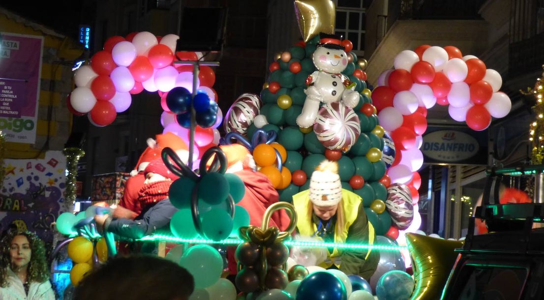 Fotos: La cabalgata de los Reyes Magos despide la Navidad