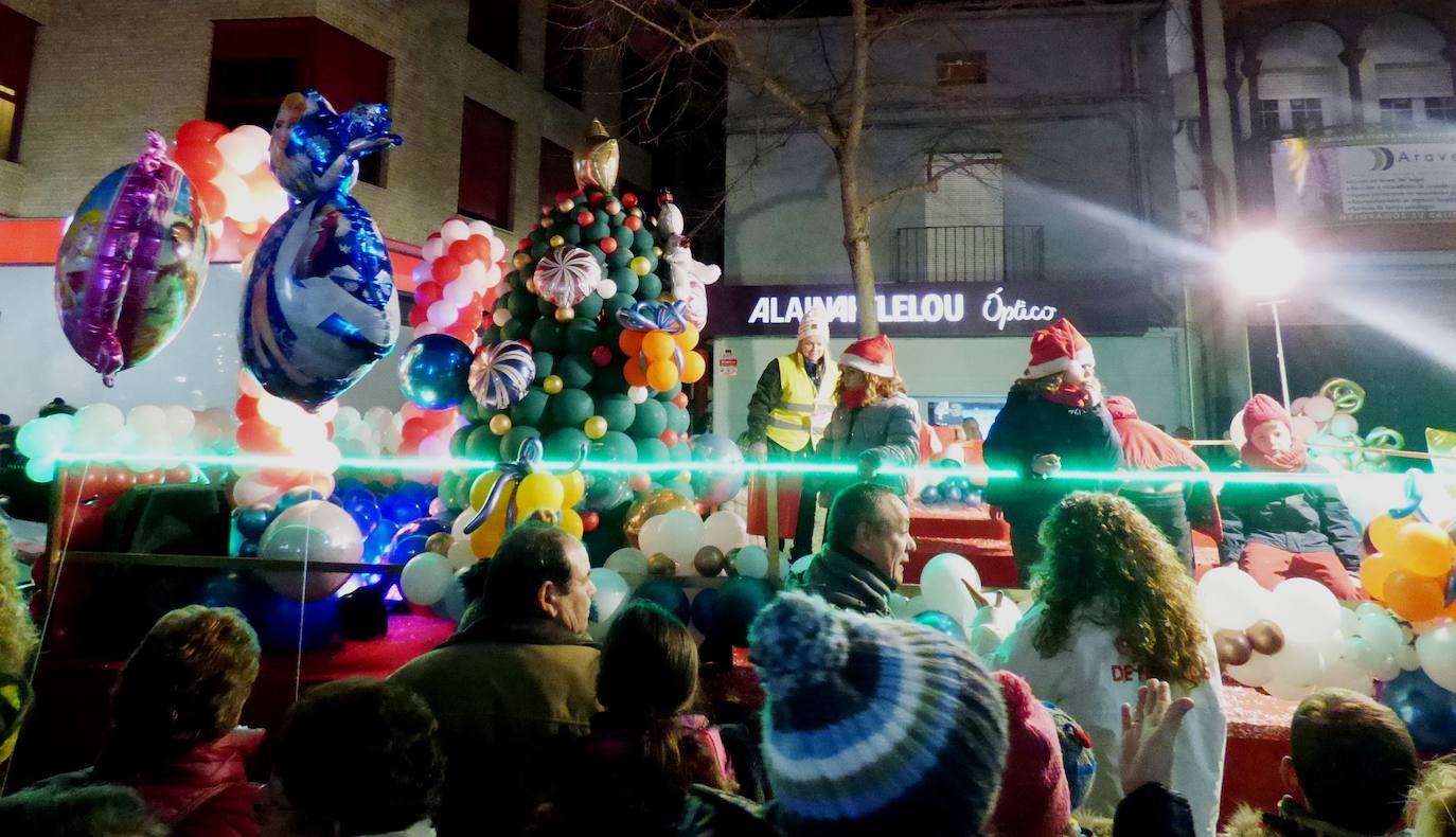Fotos: La cabalgata de los Reyes Magos despide la Navidad