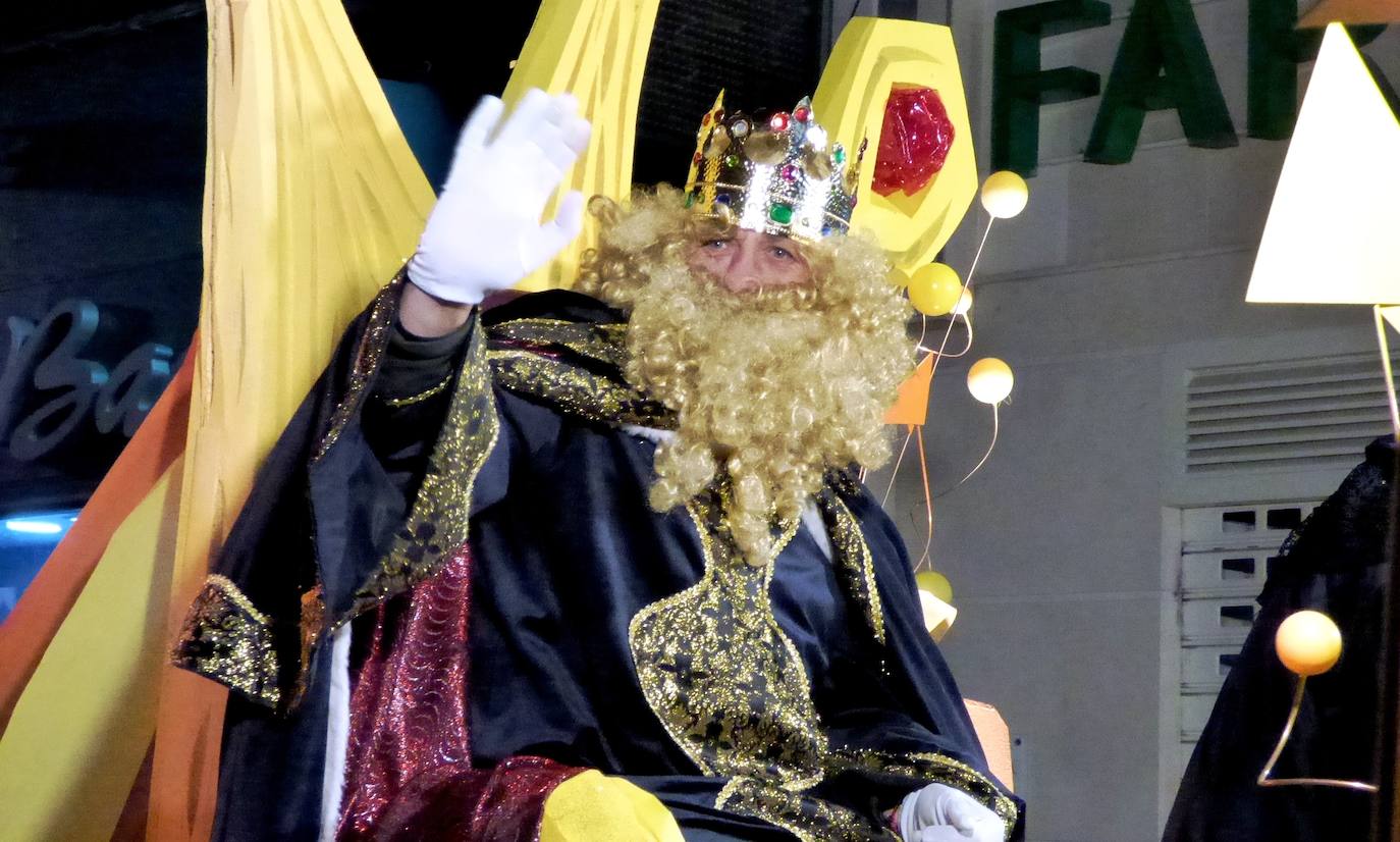 Fotos: La cabalgata de los Reyes Magos despide la Navidad