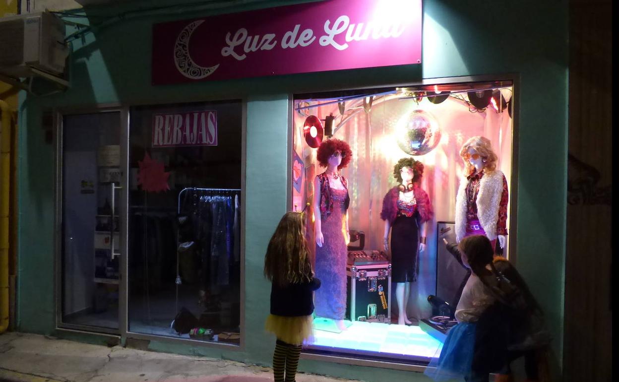 El concurso de escaparates del Carnaval 2020 se premia con 300 euros y un video promocional
