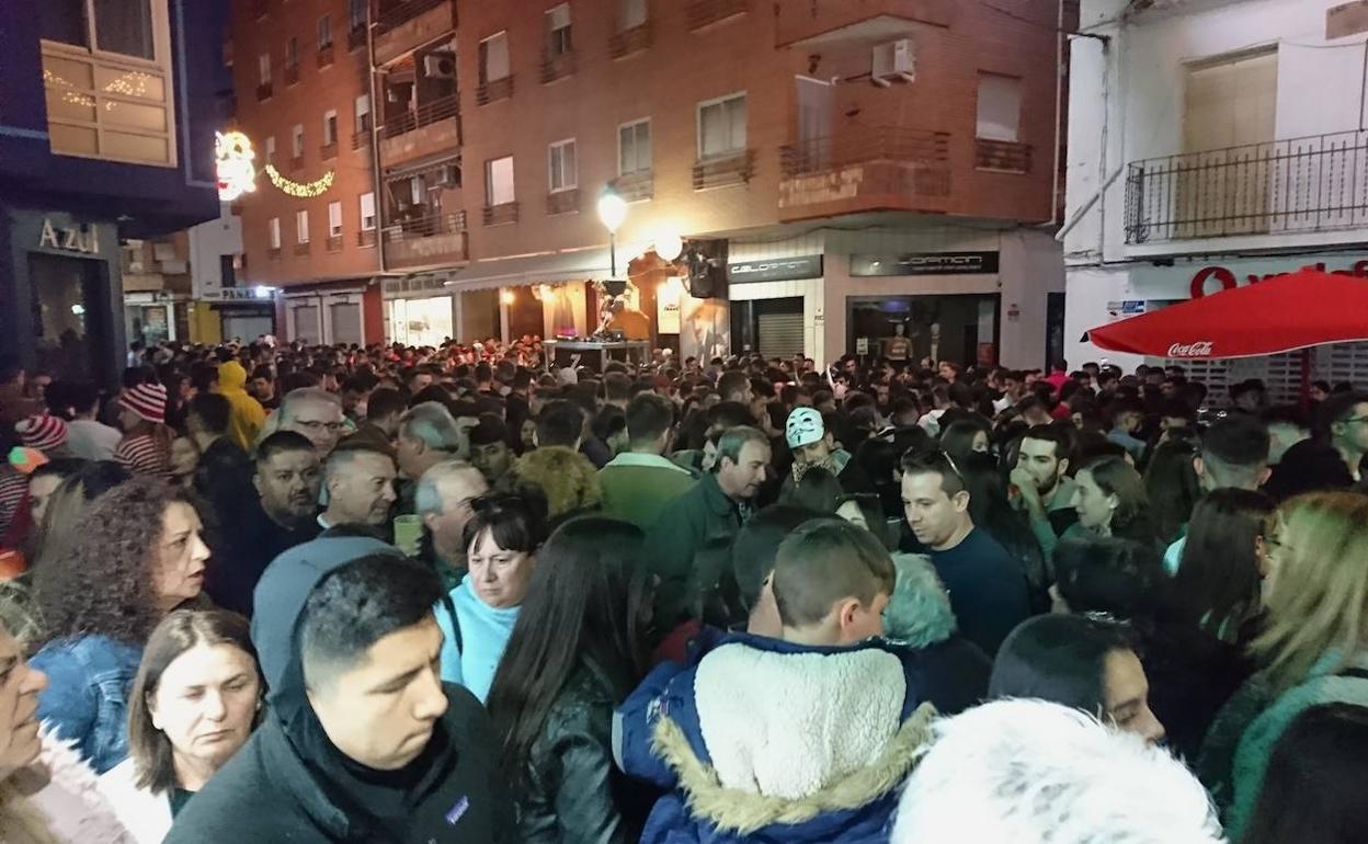 Ambiente en el peatonal durante el Carnaval 
