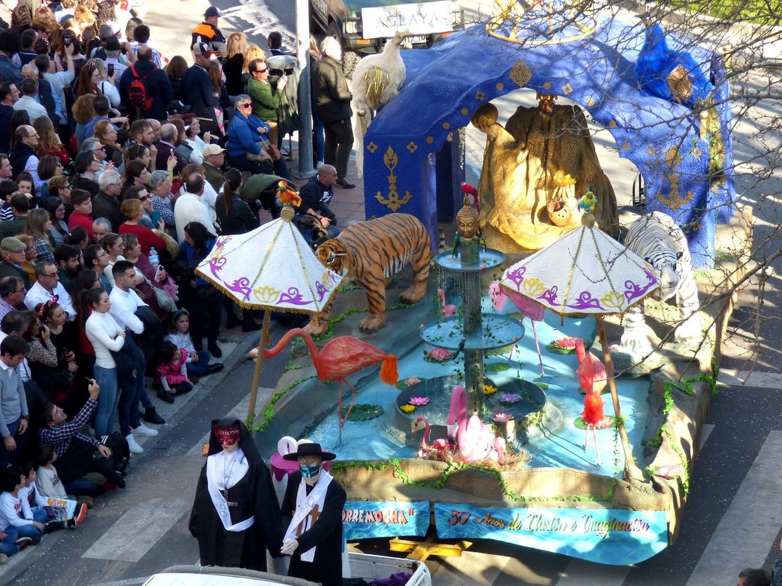 Fotos: Desfile de carrozas y comparsas