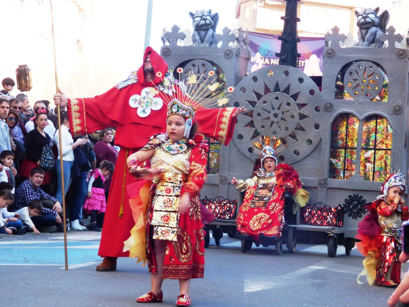 Fotos: Desfile de carrozas y comparsas