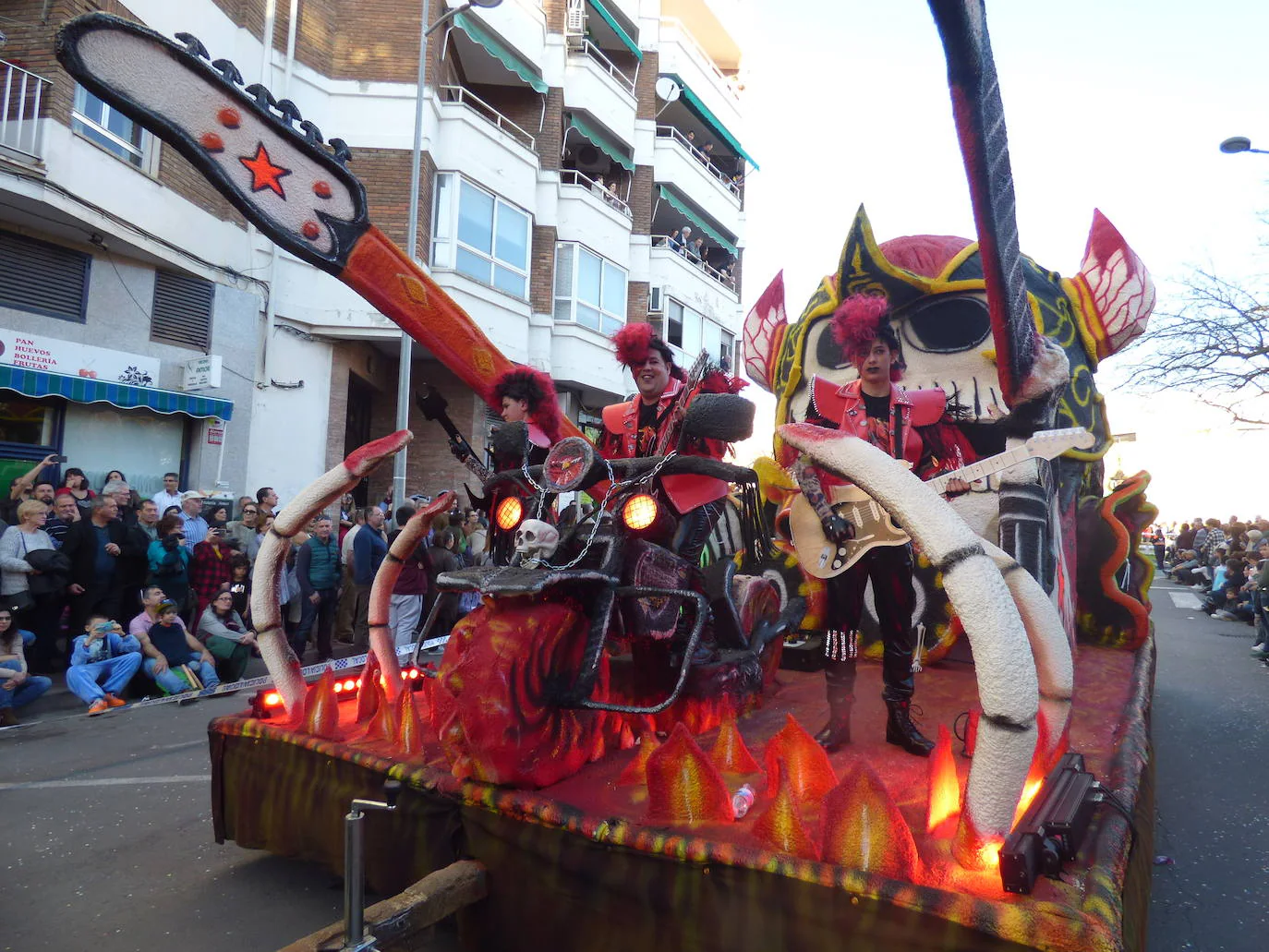 Fotos: Desfile de carrozas y comparsas