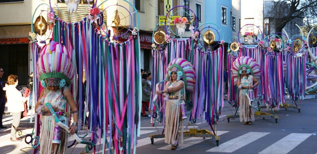 Fotos: Desfile de carrozas y comparsas