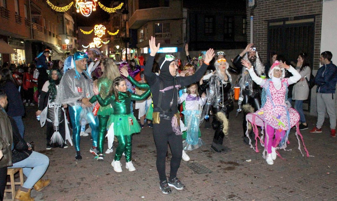 Fotos: Pasacalles carnavalero