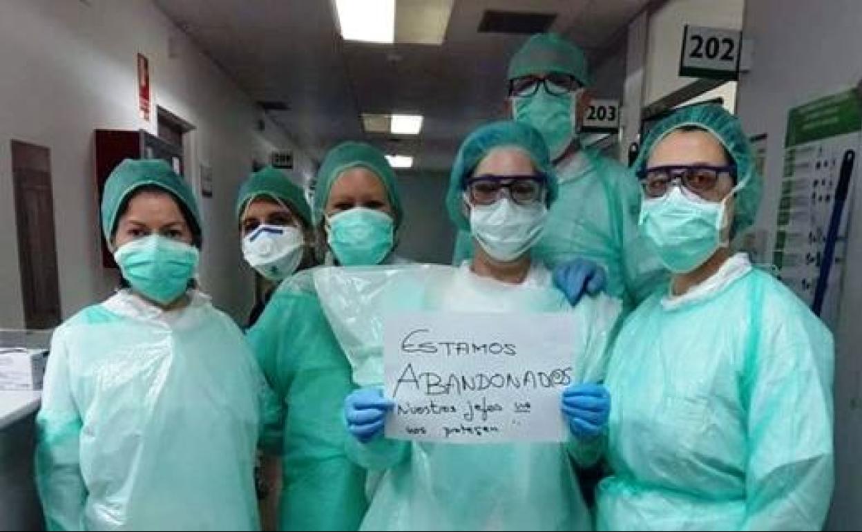 «Estamos abandonados. Nuestros jefes no nos protegen», denuncia personal sanitario del hospital
