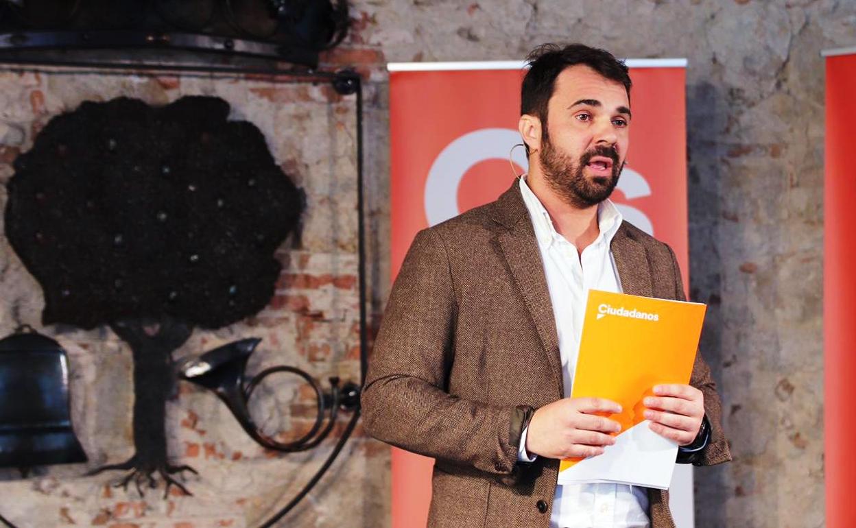 «Con la crisis, el gobierno local lo formamos los 17 concejales»