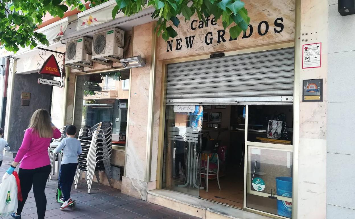 Tiendas y bares retrasan el inicio de la desescalada