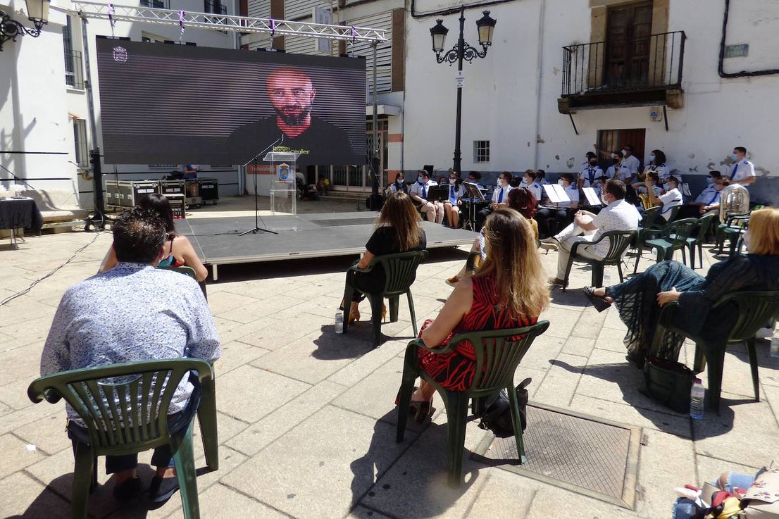 Fotos: Homenaje en la plaza de España