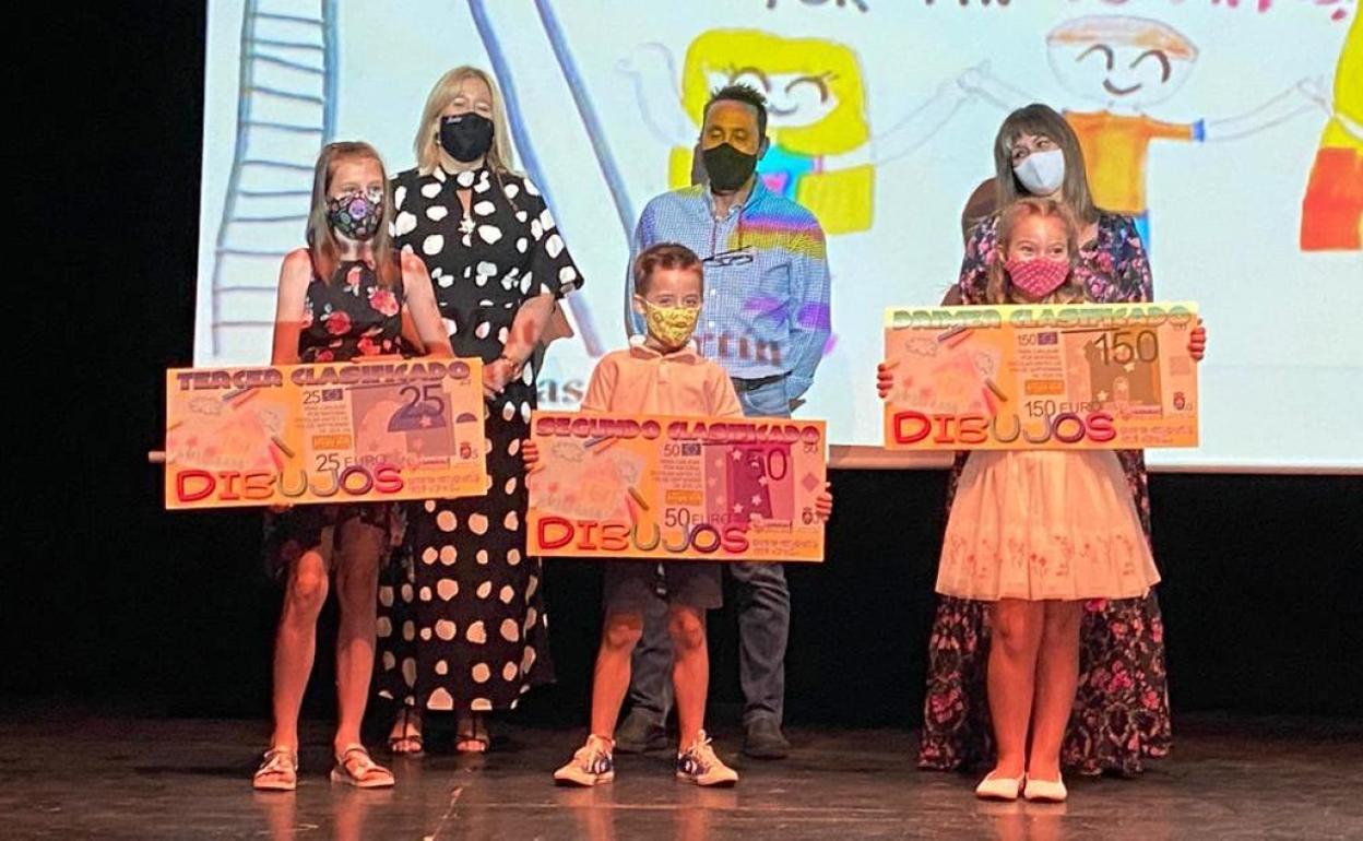 Ganadores del concurso en el teatro HOY