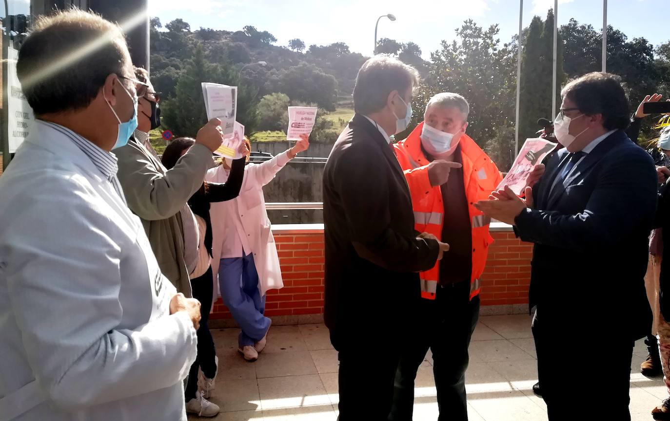 Fotos: El consejero de Sanidad visita el hospital