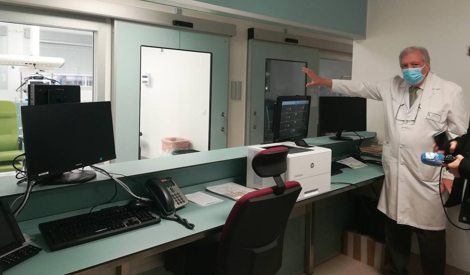 Fotos: El consejero de Sanidad visita el hospital