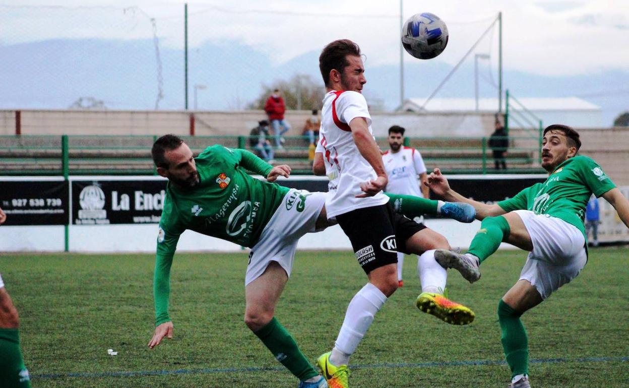 Sergio Gómez da la victoria al Moralo ante el Aceuchal
