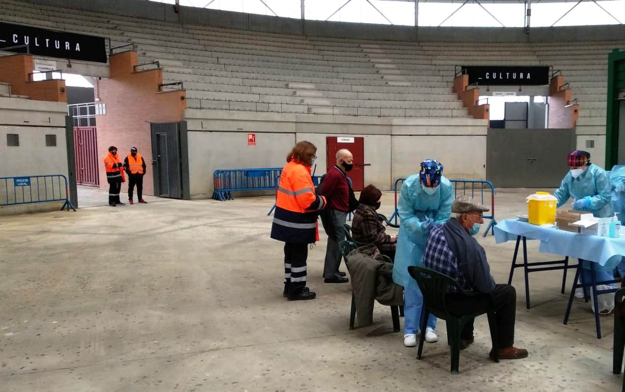 Apoyo a la vacunación en el edificio multiusos 
