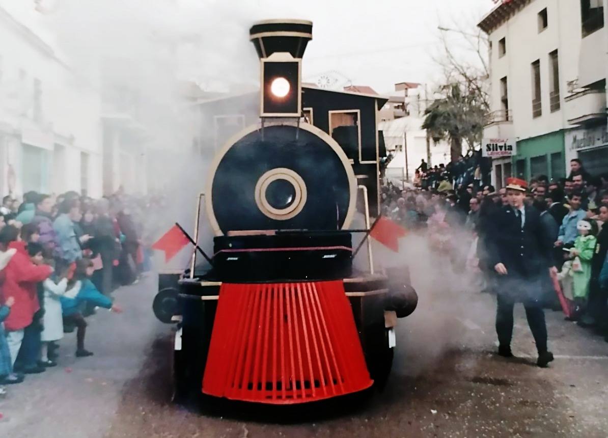Llegada del AVE a Navalmoral, con Maxi como jefe de estación. Carnaval 1981. Escuela Taller Campana de la Mata.