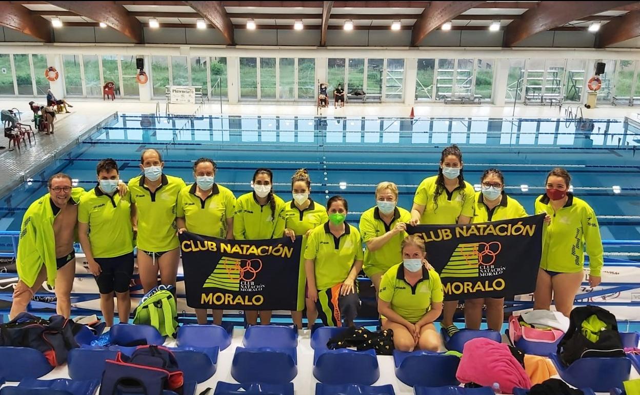 El Club Natación Moralo resume un mes intenso de competiciones