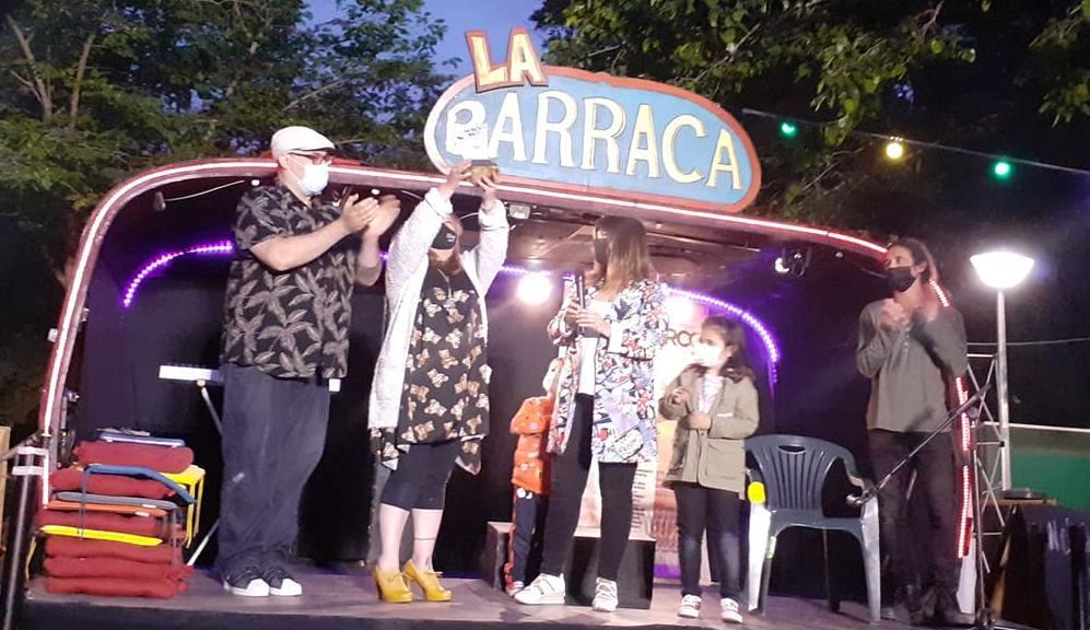 Lara y Alonso Aragón reciben el Premio Nosolocirco concedido a la familia Aragón.