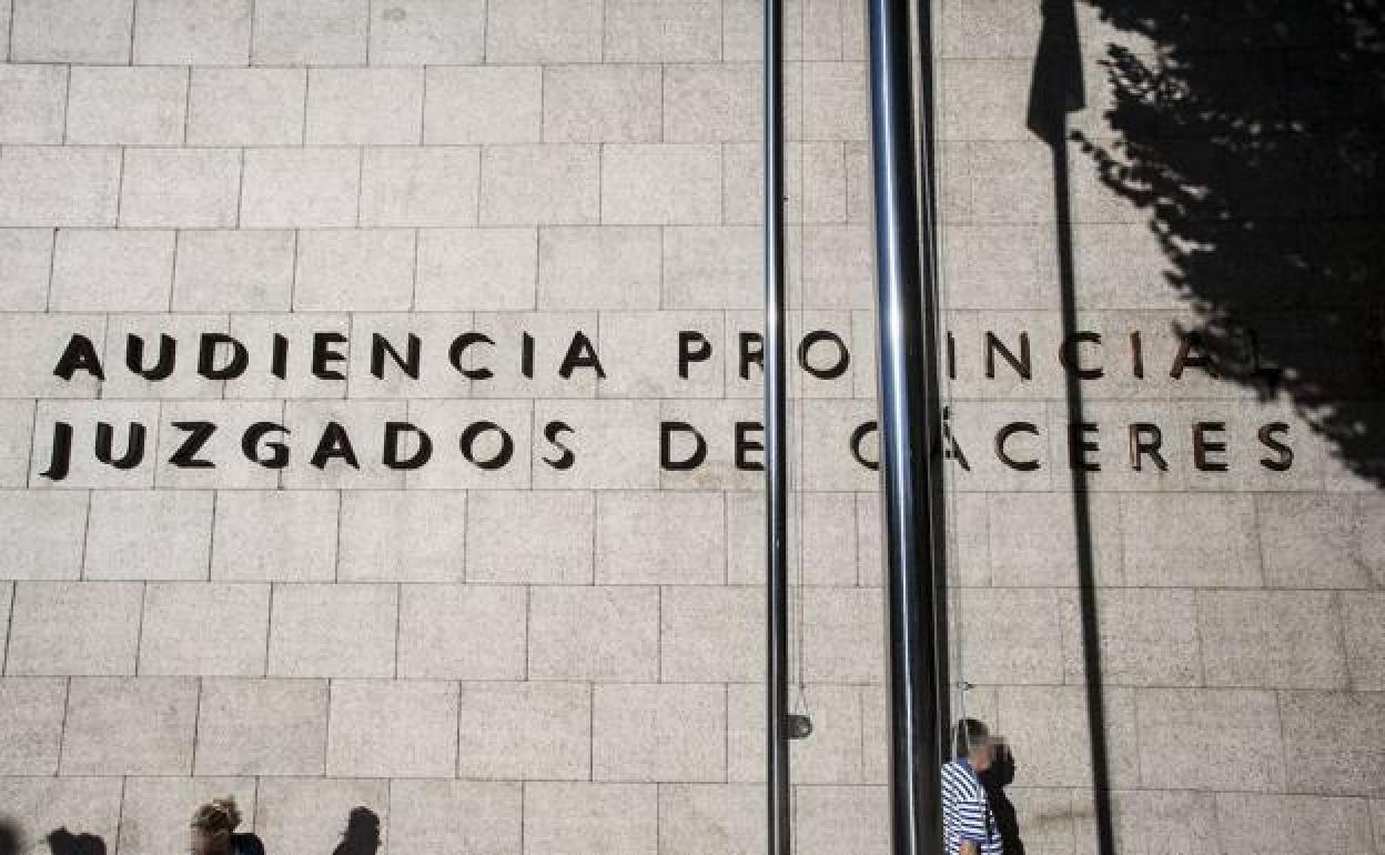 Tres años de cárcel para un camello descubierto tras un accidente en la A-5