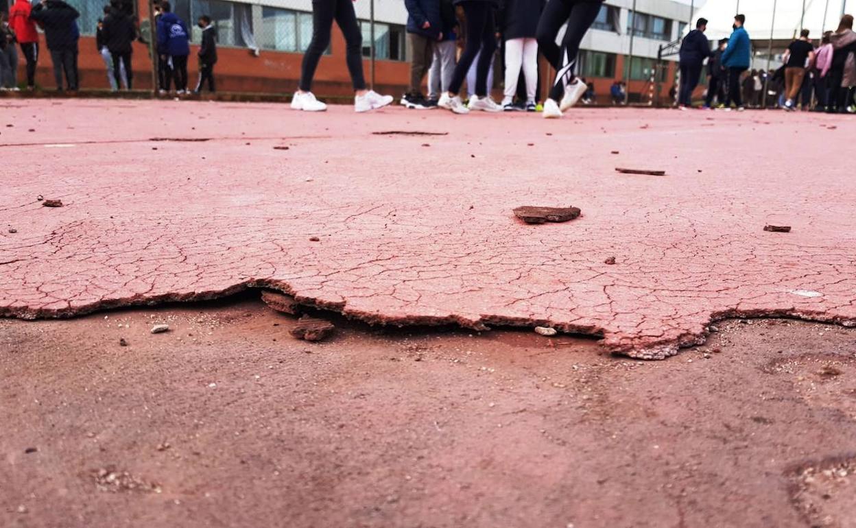 En este lamentable estado se encuentra la pista desde hace tiempo 