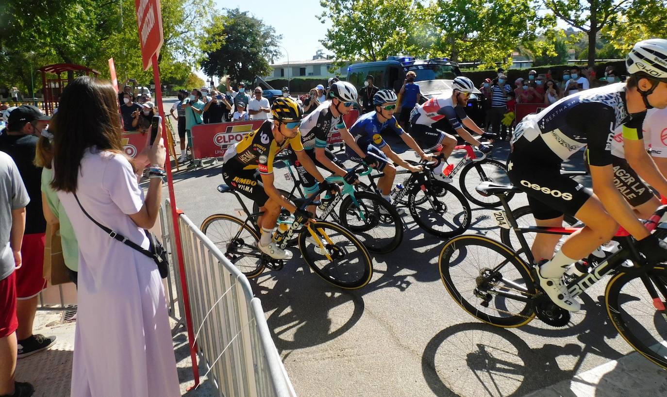 Fotos: Jornada histórica para el deporte moralo: sale una etapa de la Vuelta Ciclista