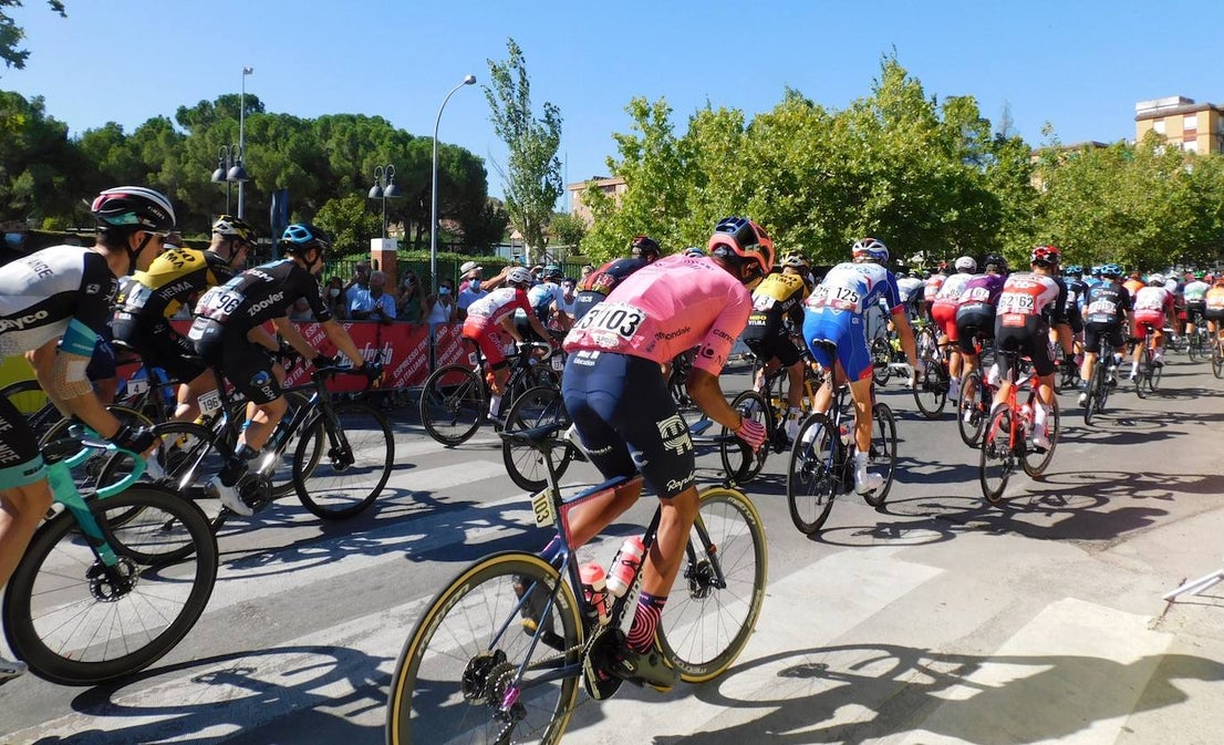 Fotos: Jornada histórica para el deporte moralo: sale una etapa de la Vuelta Ciclista