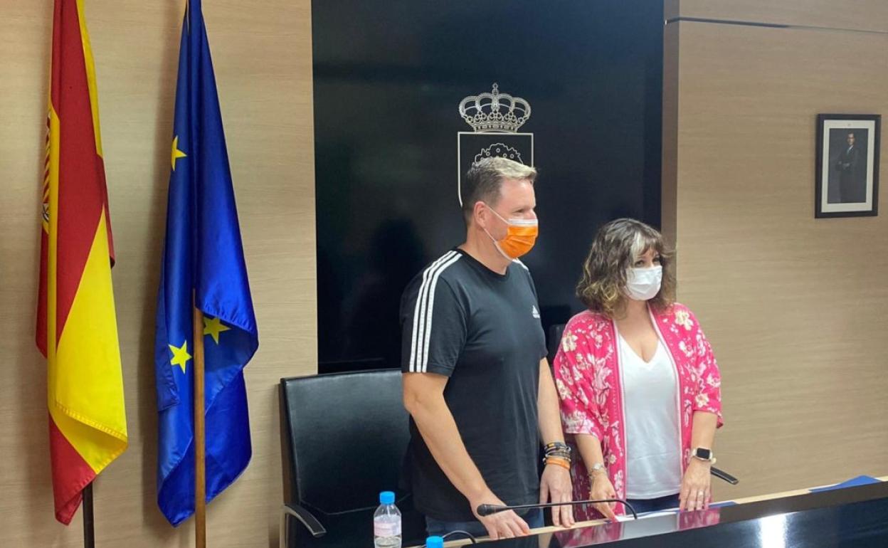 Máximo Villar junto a la alcaldesa, Raquel Medina