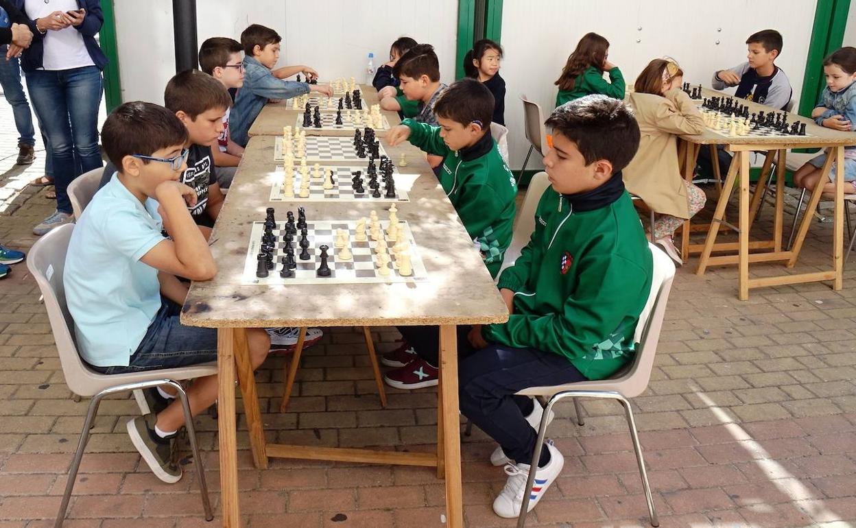 Torneo infantil de ajedrez anterior a la pandemia 