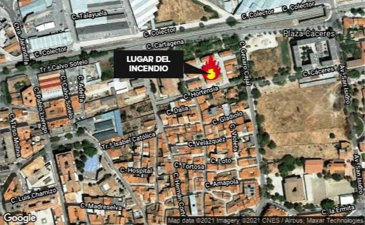 Trasladada al hospital una mujer de 78 años tras inhalar humo en un incendio