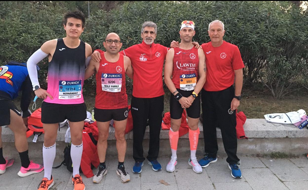 Cuatro corredores de Navalmaratón disputan el Maratón de Sevilla