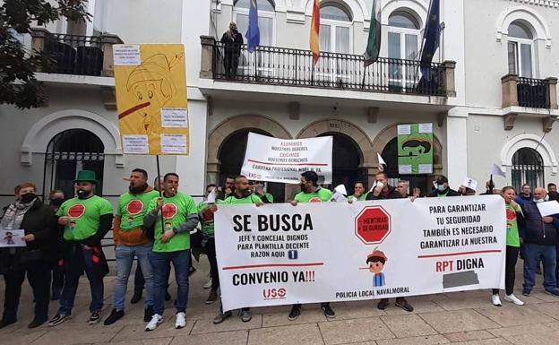 Concentración a las puertas del Ayuntamiento