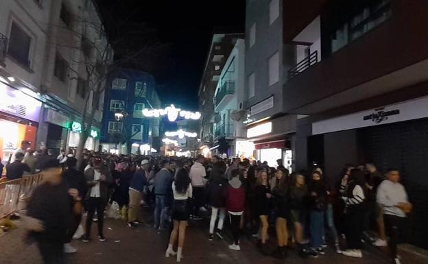 Ambiente joven en la zona peatonal 