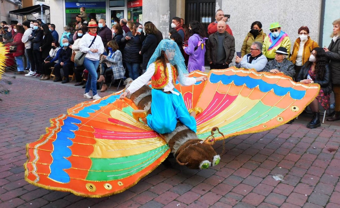 Fotos: Primer desfile de carrozas y comparsas
