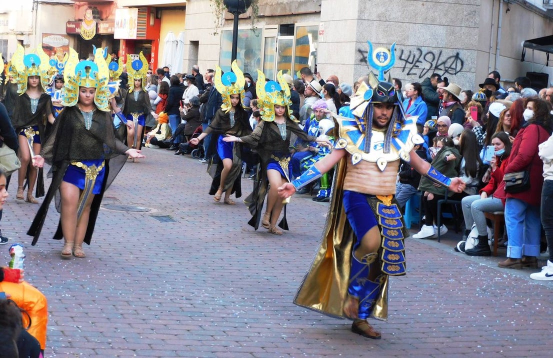 Fotos: Primer desfile de carrozas y comparsas
