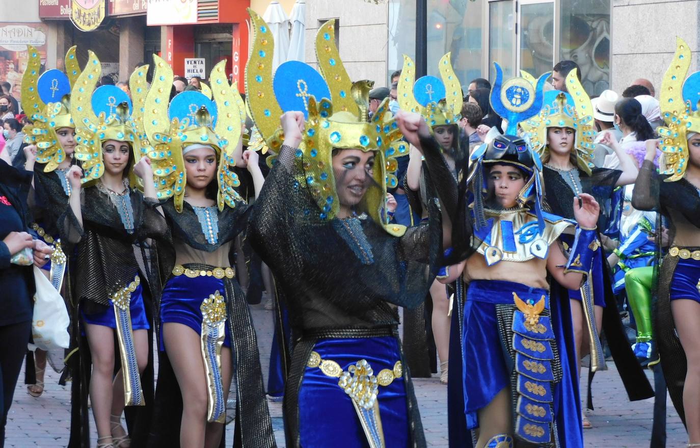 Fotos: Primer desfile de carrozas y comparsas