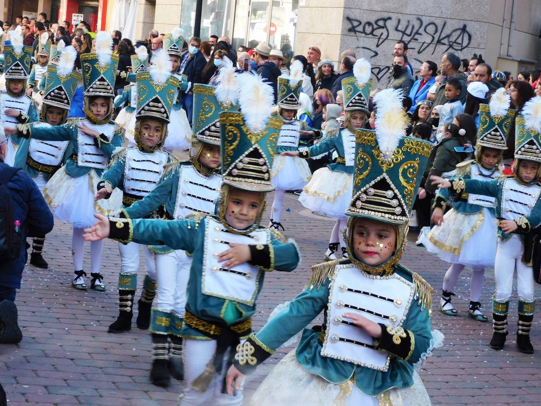 Fotos: Primer desfile de carrozas y comparsas