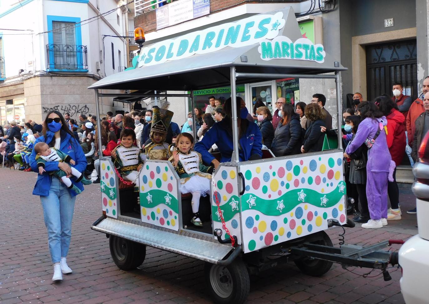 Fotos: Primer desfile de carrozas y comparsas