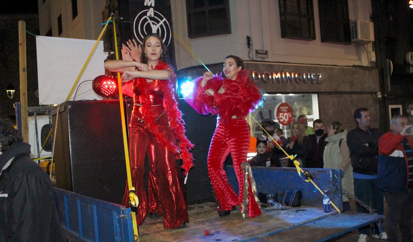 Fotos: Multitudinario pasacalles carnavalero