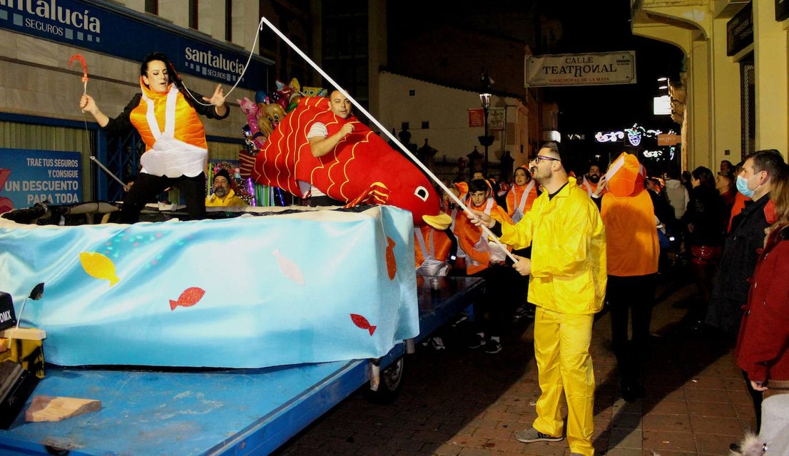 Fotos: Multitudinario pasacalles carnavalero