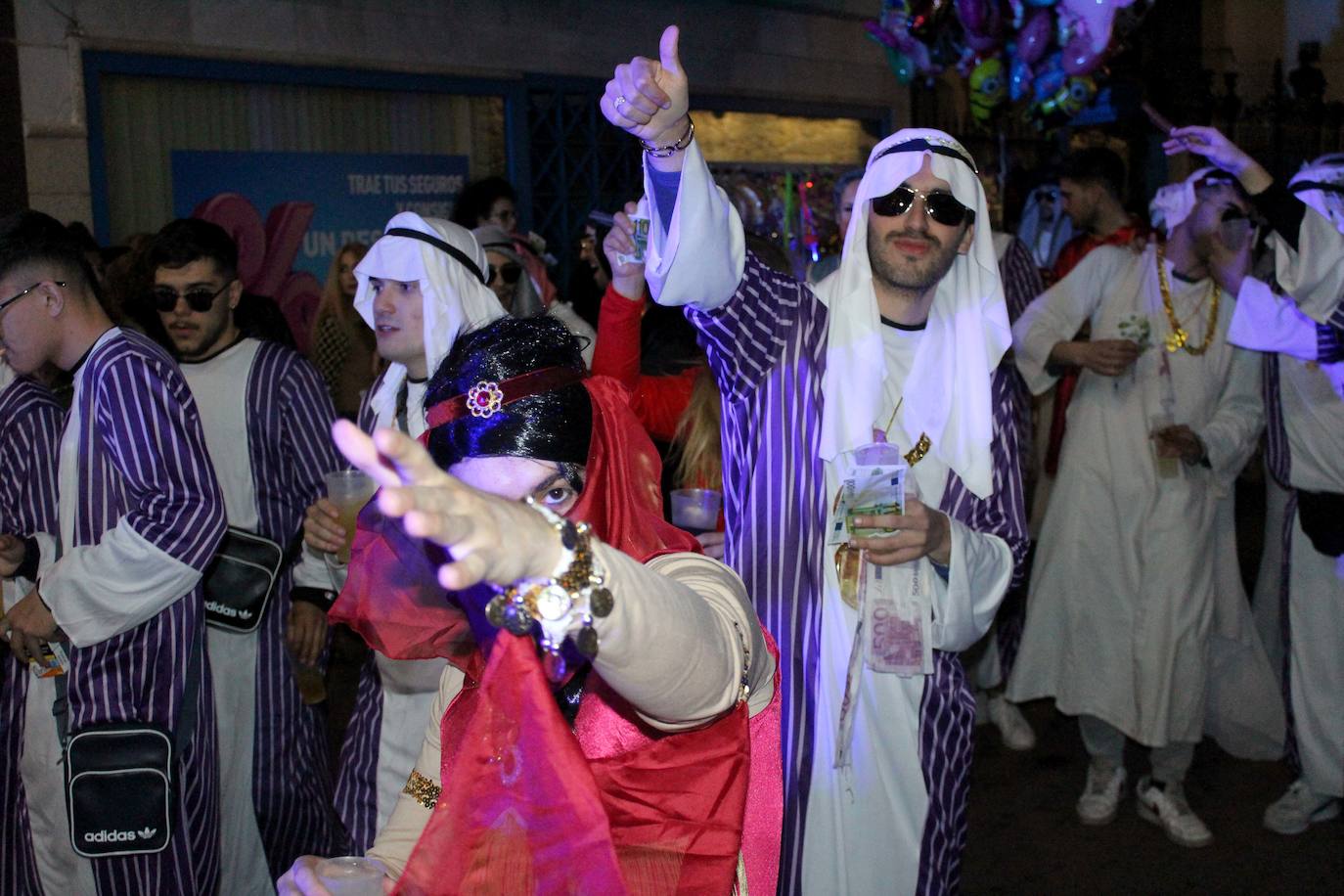 Fotos: Multitudinario pasacalles carnavalero