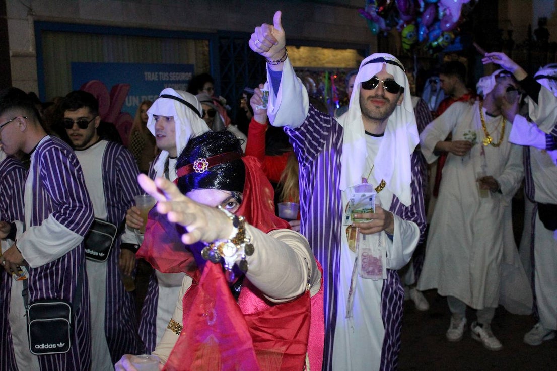 Fotos: Multitudinario pasacalles carnavalero