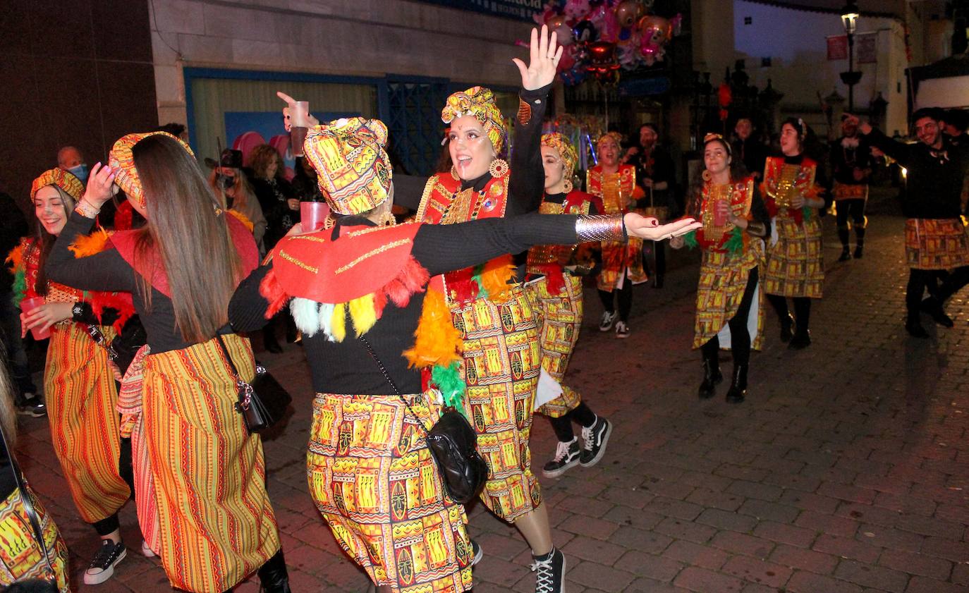 Fotos: Multitudinario pasacalles carnavalero